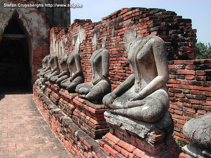 Ayuthaya - Wat Chai Wattanaram Ayuthaya werd gesticht omstreeks 1350. Waterbouwkundigen creeërden een groot eiland waarop meerdere tempels liggen.  Stefan Cruysberghs